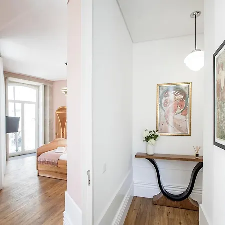 Apartment Artistic 2br Flat Downtown W/ Ac By Lovelystay *