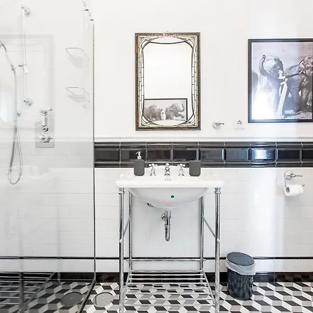 Artistic 2br Flat Downtown W/ Ac By Lovelystay Apartment
